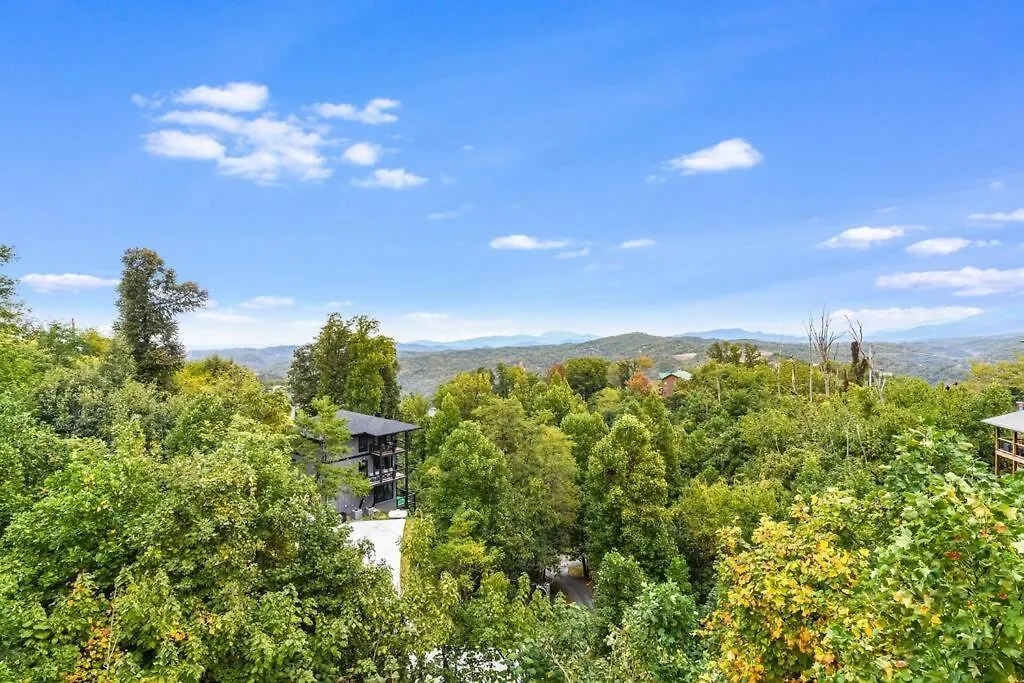 Incredible Mountain Views! Chalet Village Gatlinburg-1